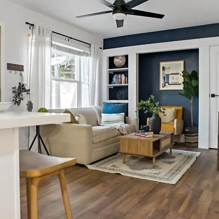 Charming Historic Apartment Mins To Convention Center, Beaches And Downtown Attractions